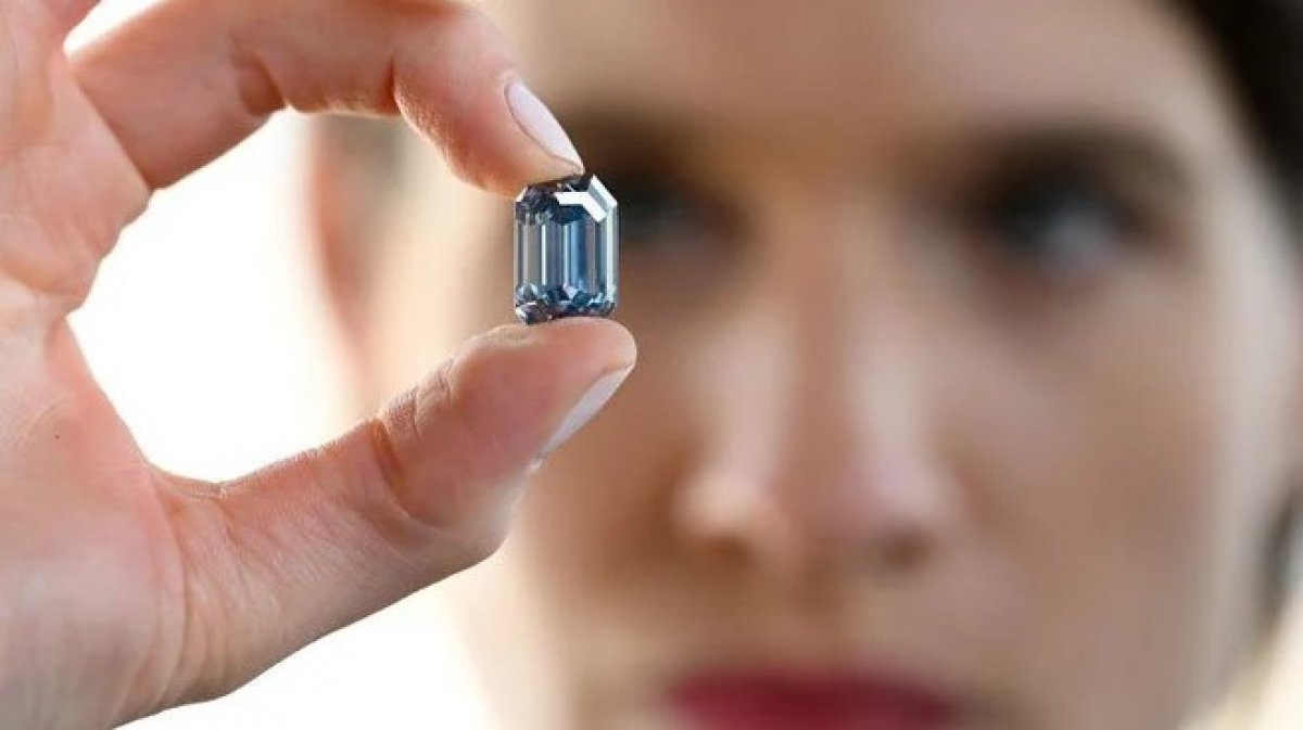 World's largest blue diamond sold #3