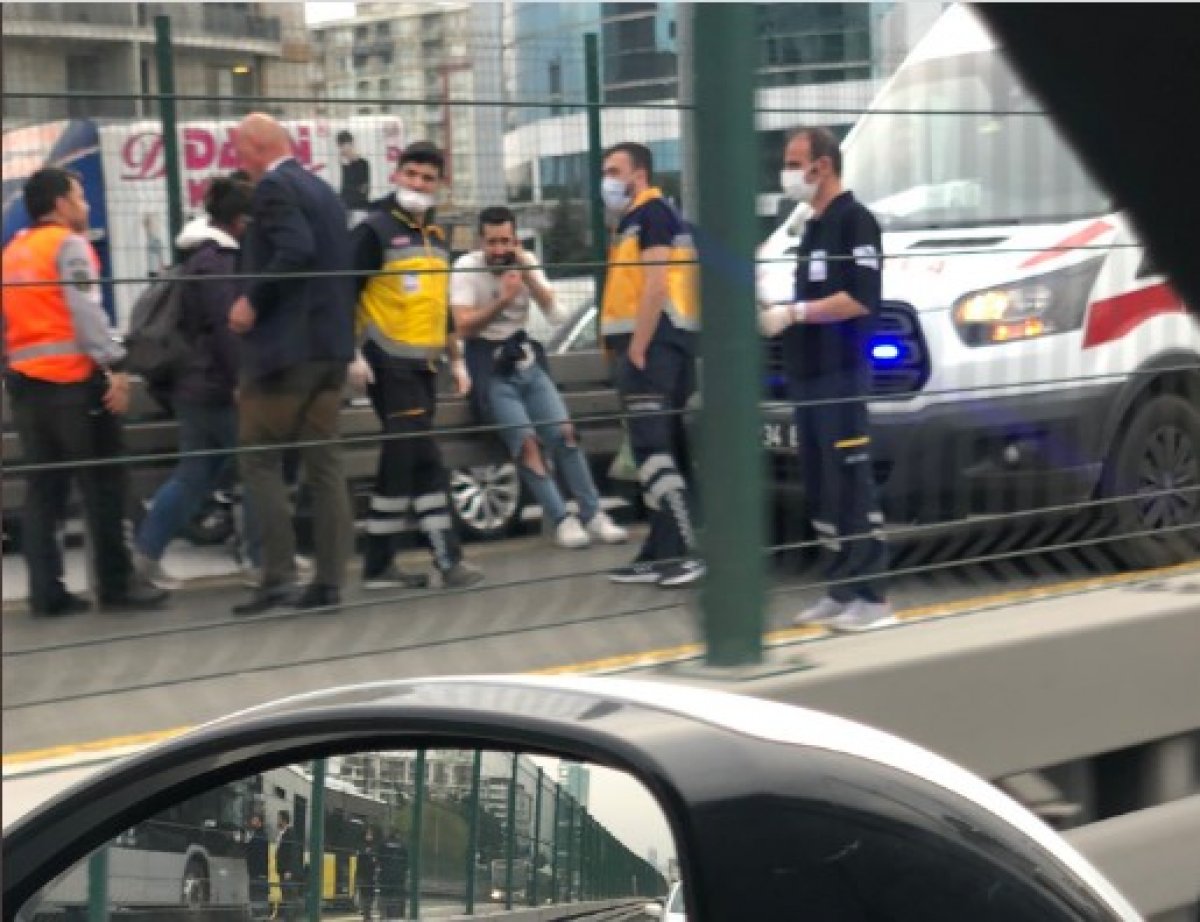 İstanbul Beylikdüzü nde metrobüsler kafa kafaya çarpıştı #3