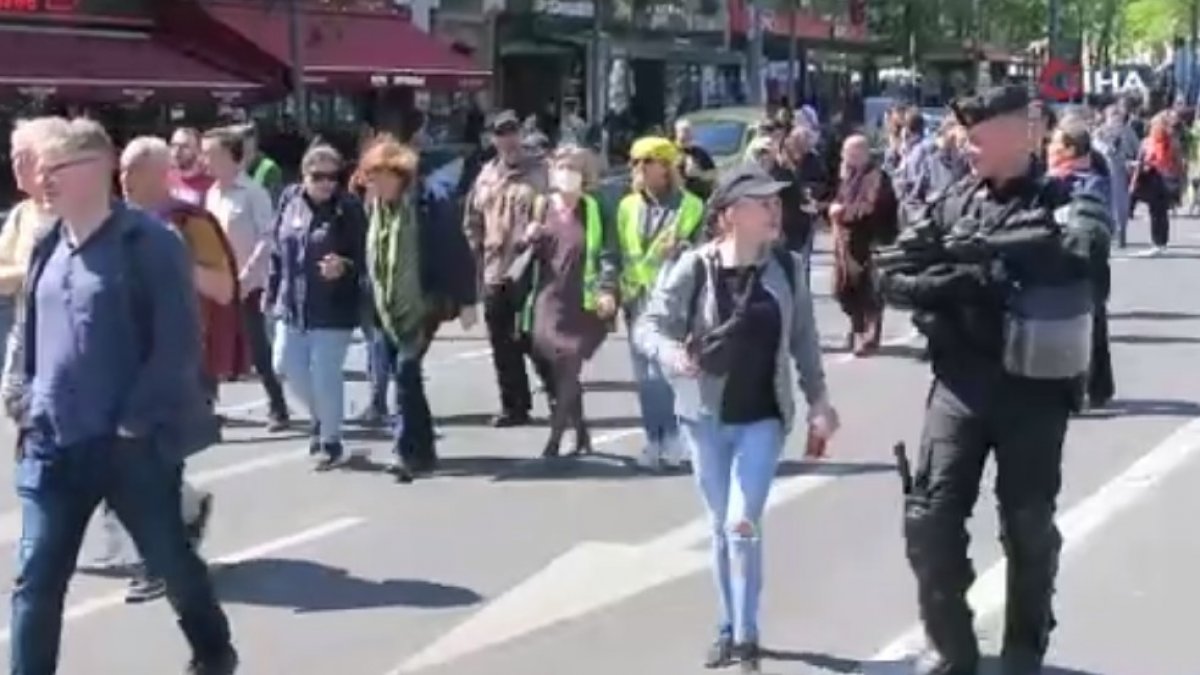 Fransa'da Macron karşıtları sokağa indi