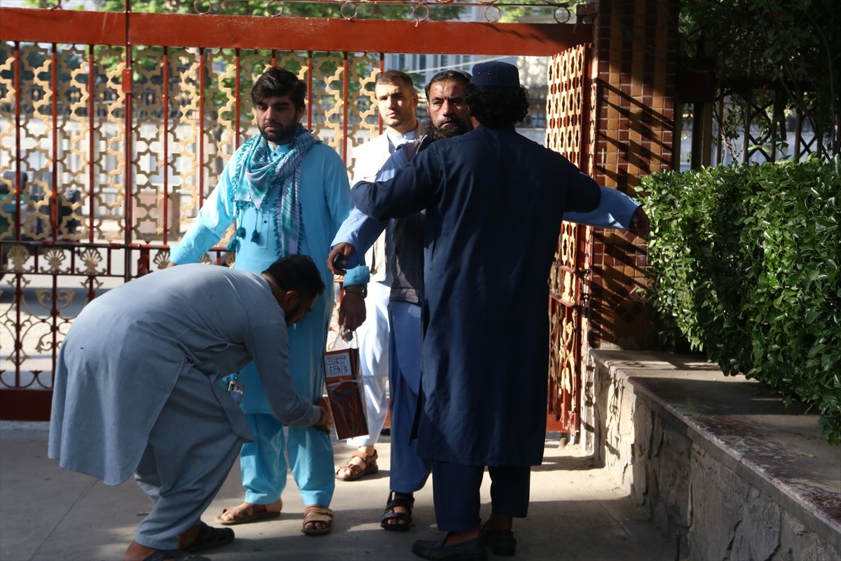 Afganistan'da, patlamalar bayram namazına katılımı azalttı