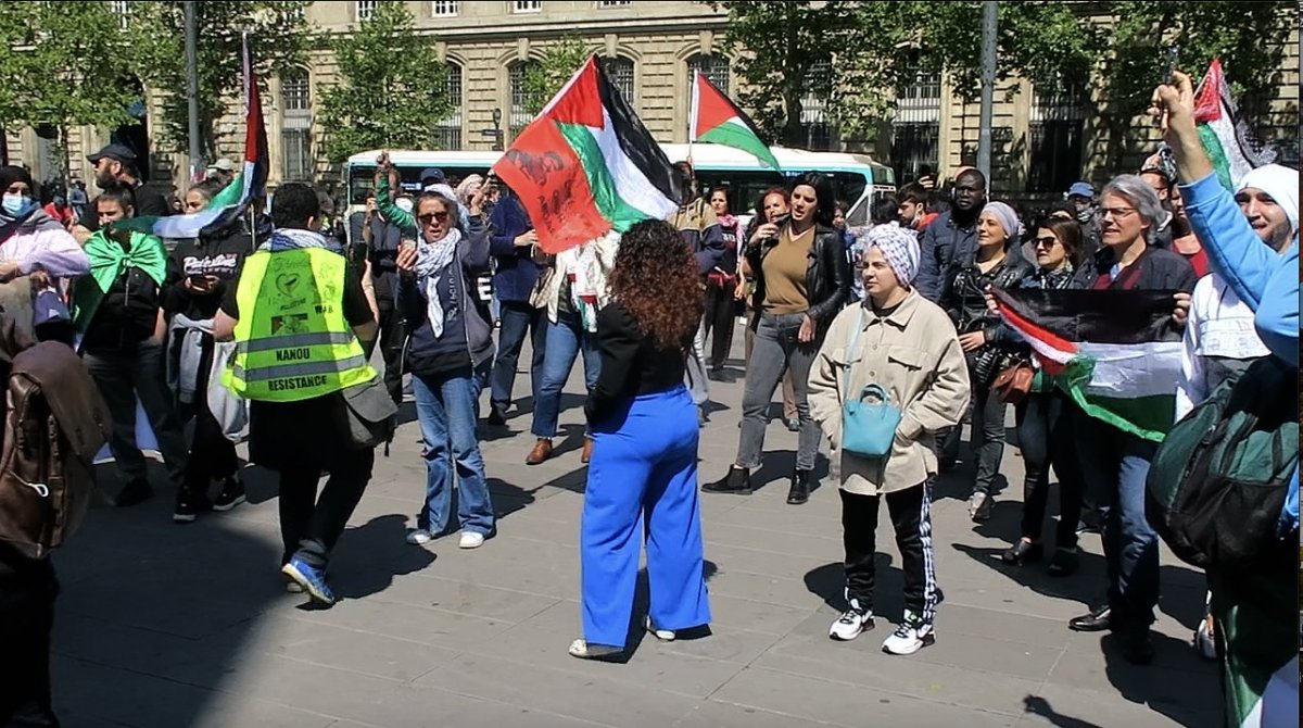 Fransa’da, İsrail güçleri tarafından gözaltına alınan Filistinliler için protesto