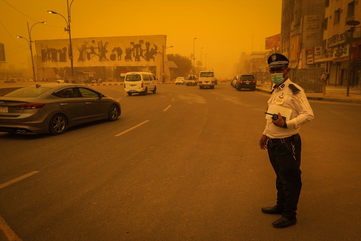Kum fırtınası Irak ı etkisi altına aldı #4