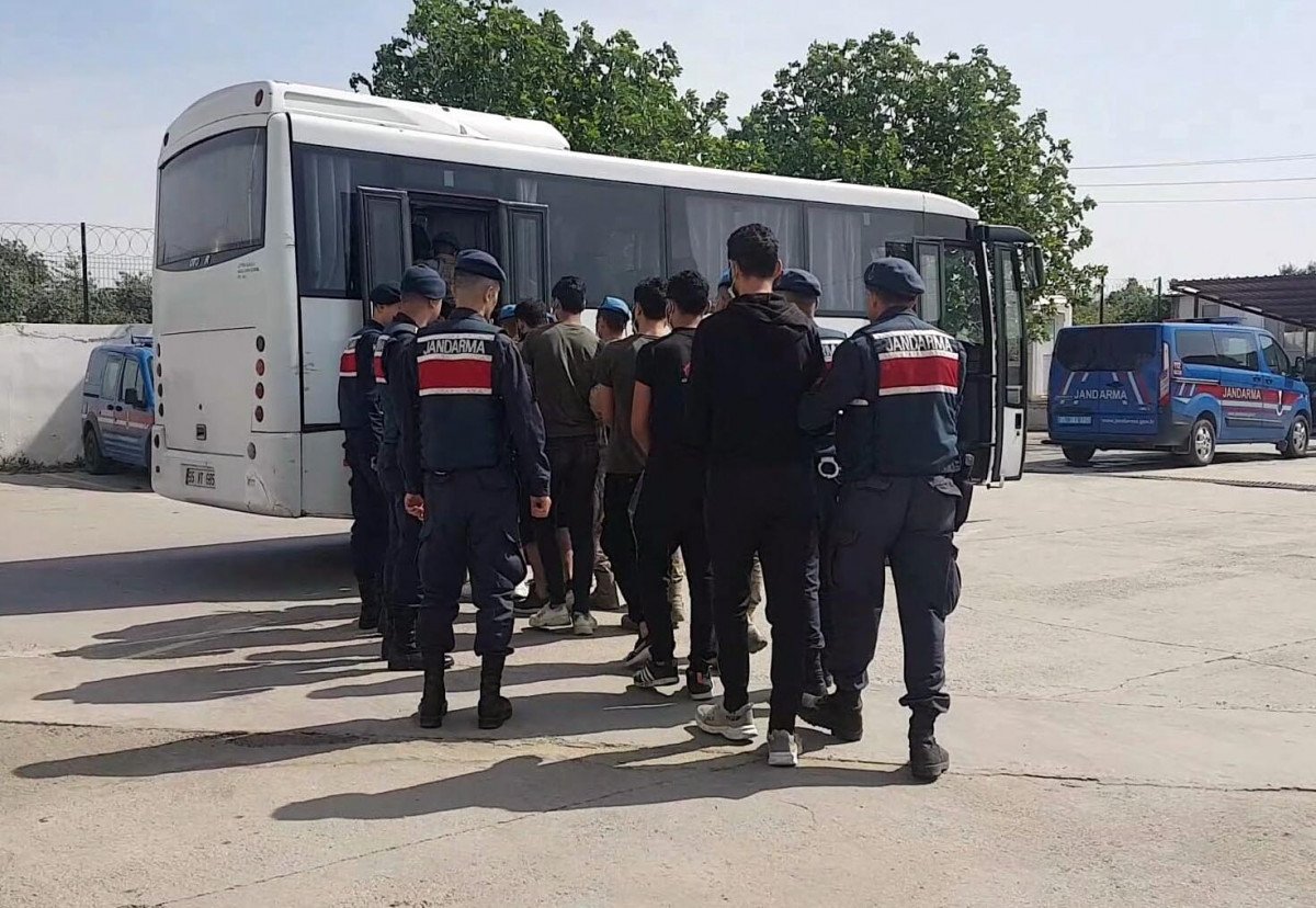 İzmir de DAEŞ operasyonuna 10 gözaltı #3