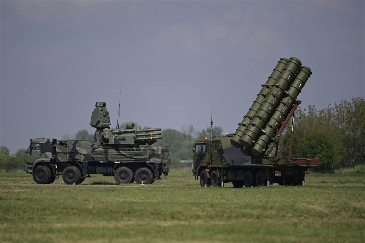 Serbia unveils Chinese missiles #9