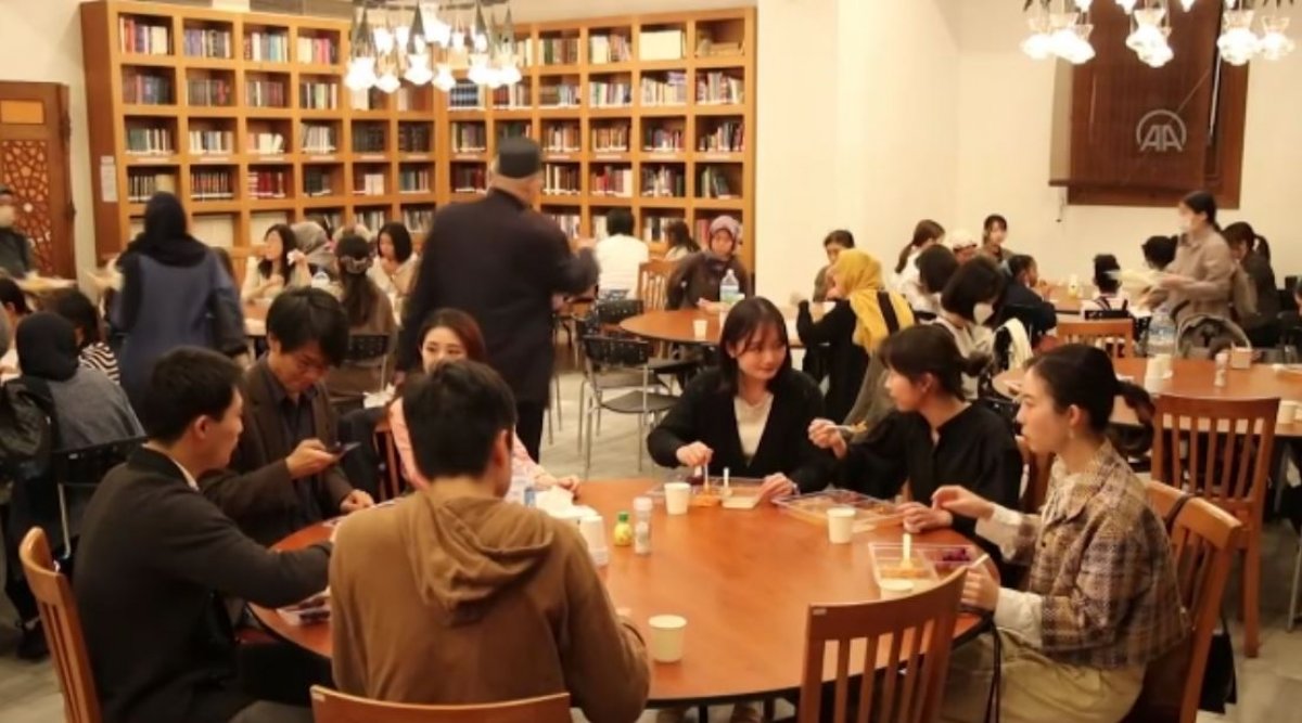 The Japanese took part in the iftars at the Tokyo Mosque #2