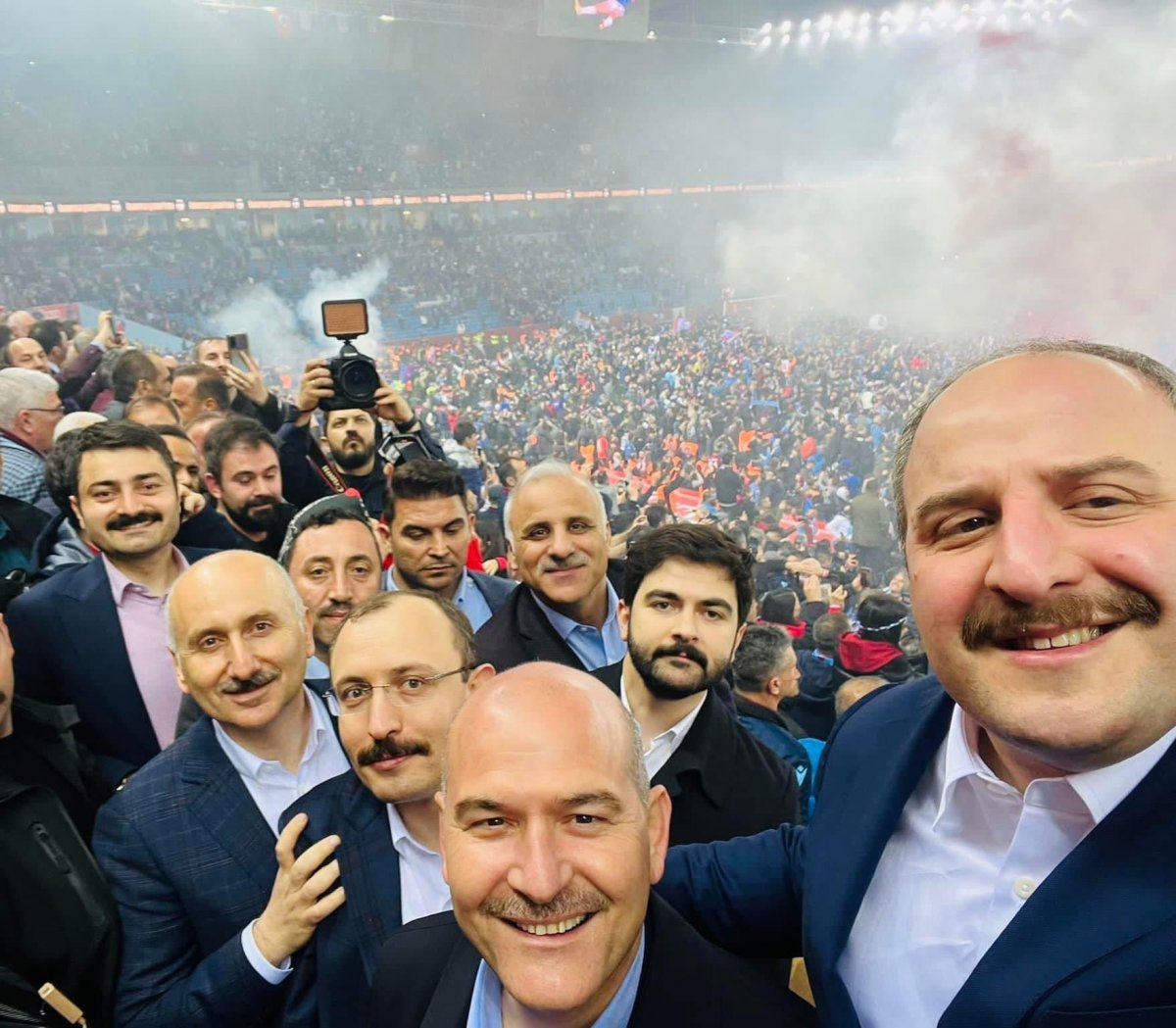 Kabinenin Trabzonlu bakanlarından şampiyonluk selfie si #1