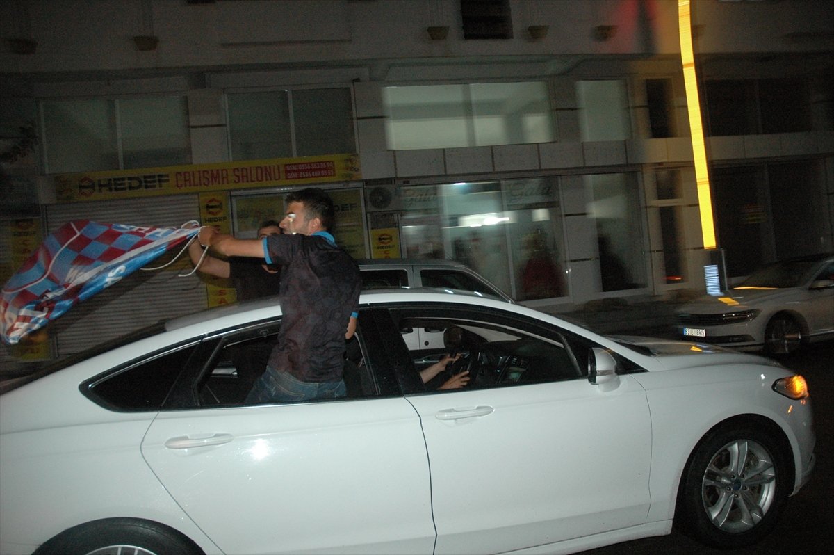 Diyarbakır da Trabzonsporlu köylülerin şampiyonluk sevinci #6