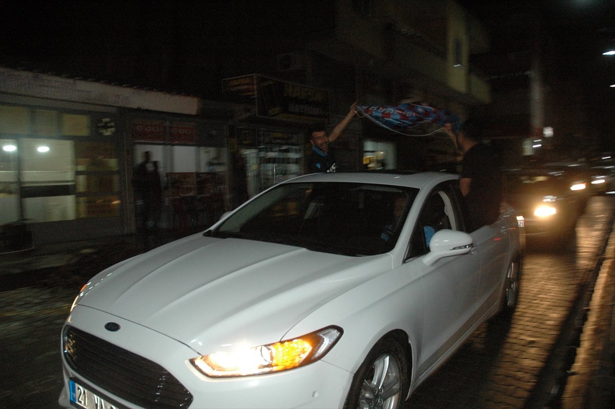 Diyarbakır da Trabzonsporlu köylülerin şampiyonluk sevinci #7