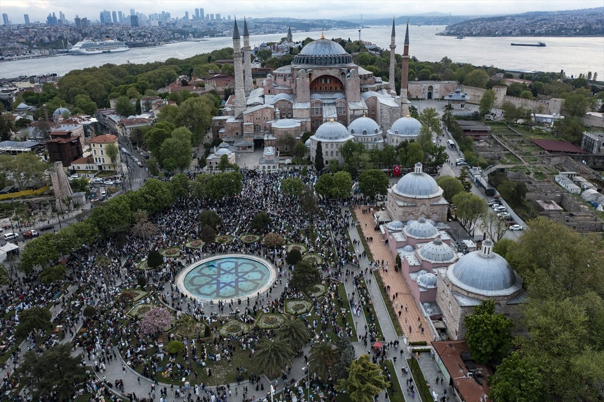 Eid prayer without distance after two years in the world #3