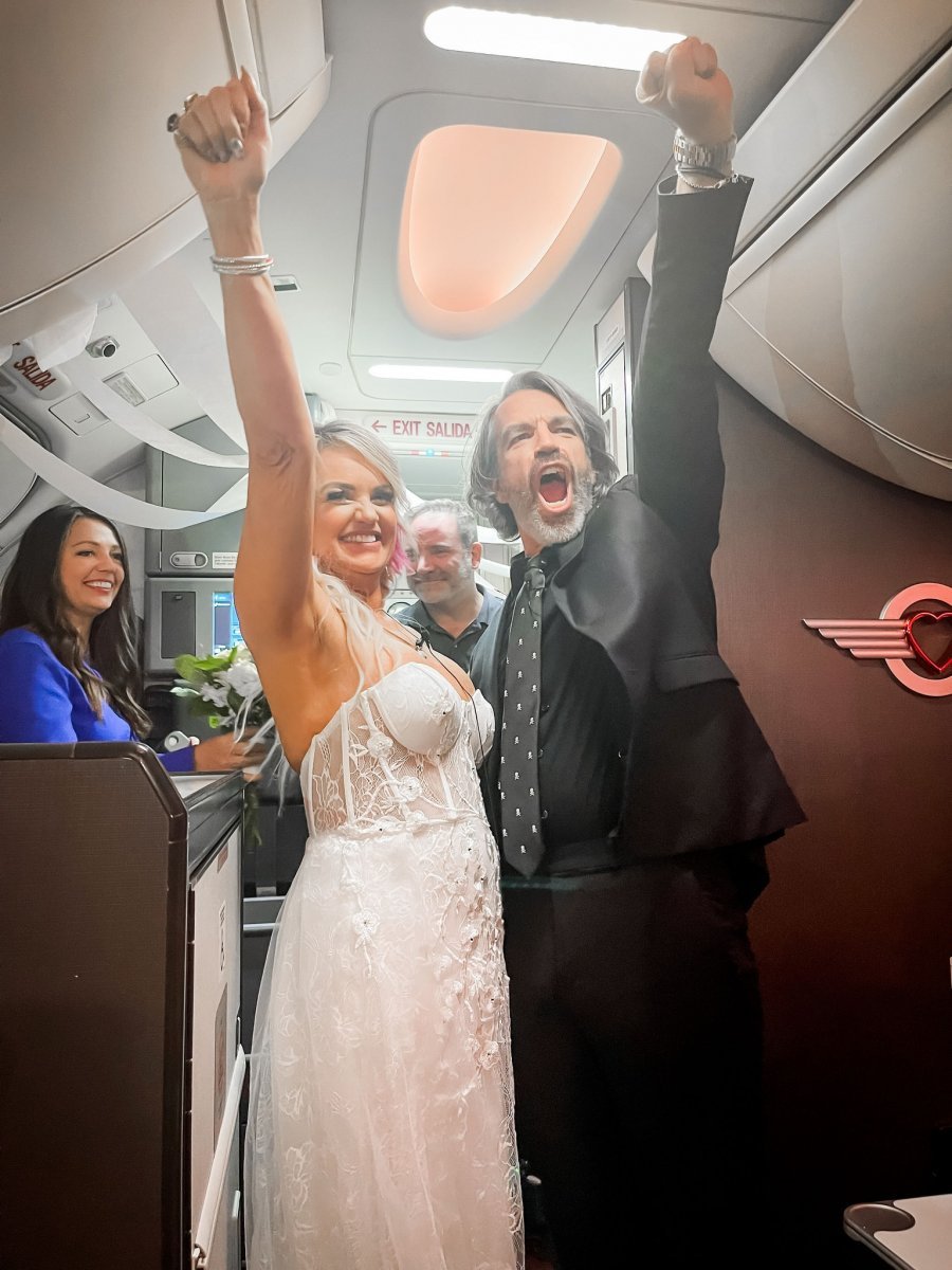Amerikalı çift, uçakta evlendi #3