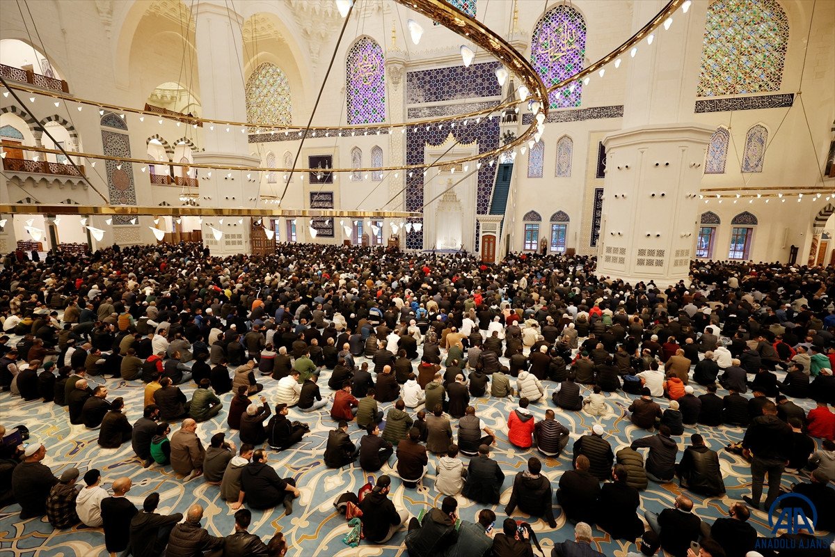 Eid prayer without distance after two years in the world #1