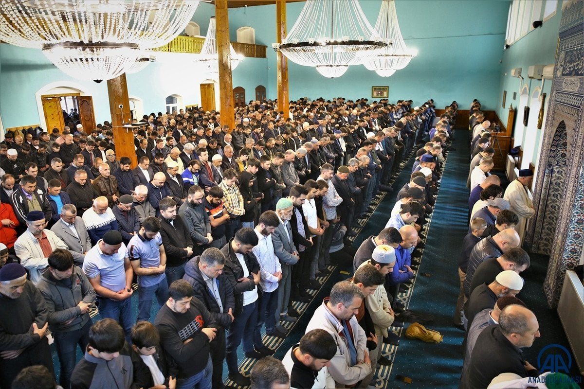 Eid prayer without distance after two years in the world #11