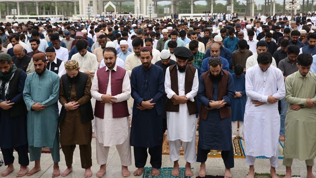 Eid prayer held in Pakistan Kimdeyir