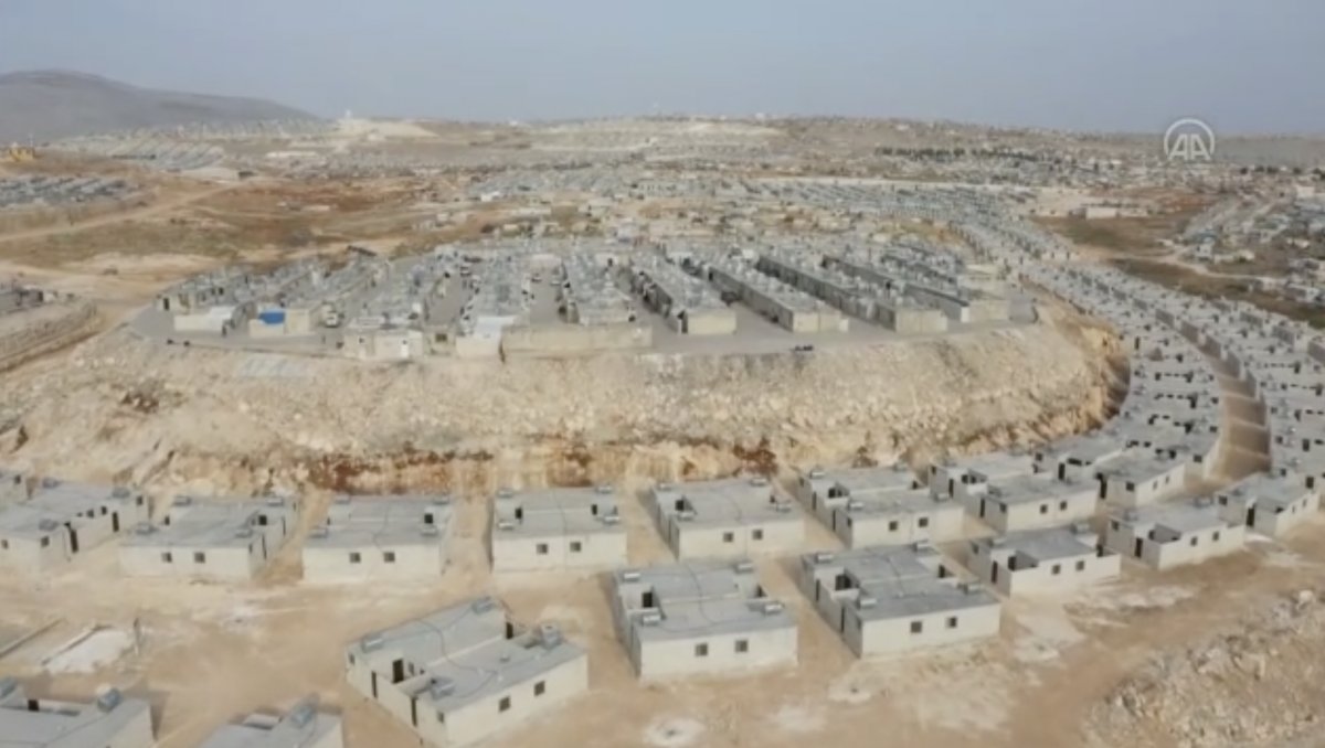 İdlib de inşa edilen briket evler sahiplerine teslim edildi #5