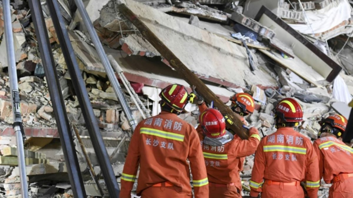 Çin'de bir kadın, bina enkazından 88 saat sonra sağ kurtarıldı