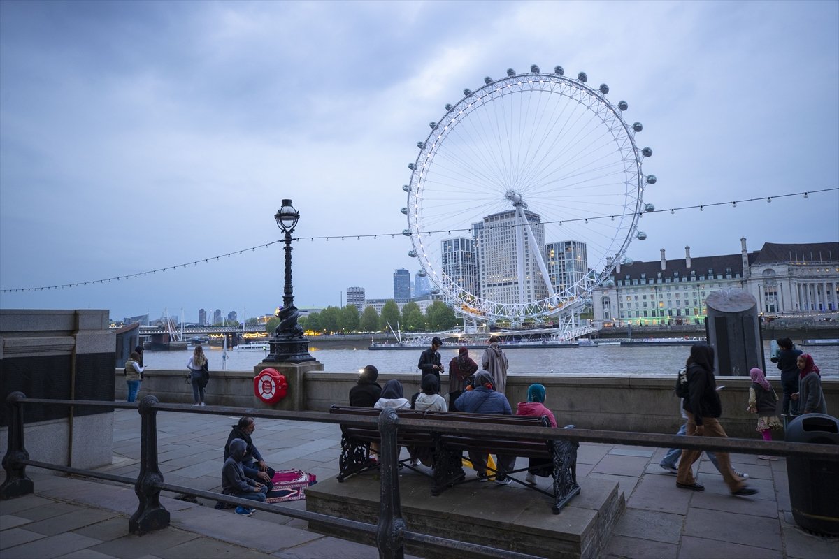 London Eye illuminated on Eid al-Fitr #1