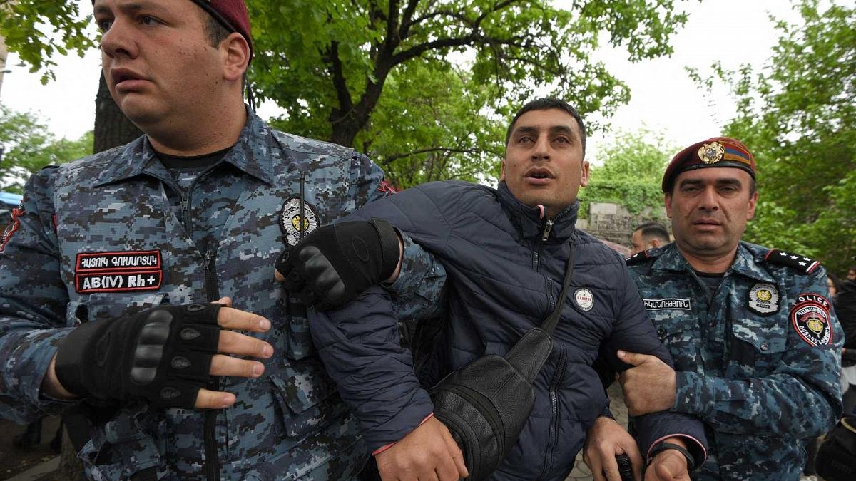 Ermenistan’da hükümet karşıtı protestolar devam ediyor