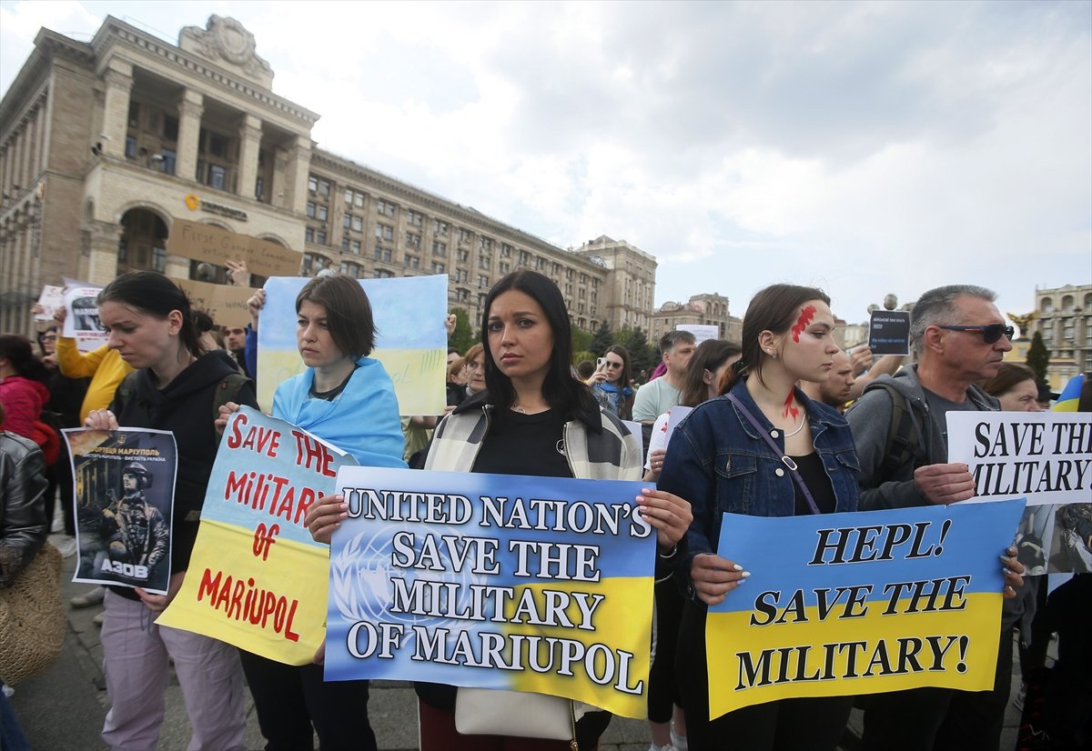 Ukrainians protest for their relatives trapped in Mariupol #7