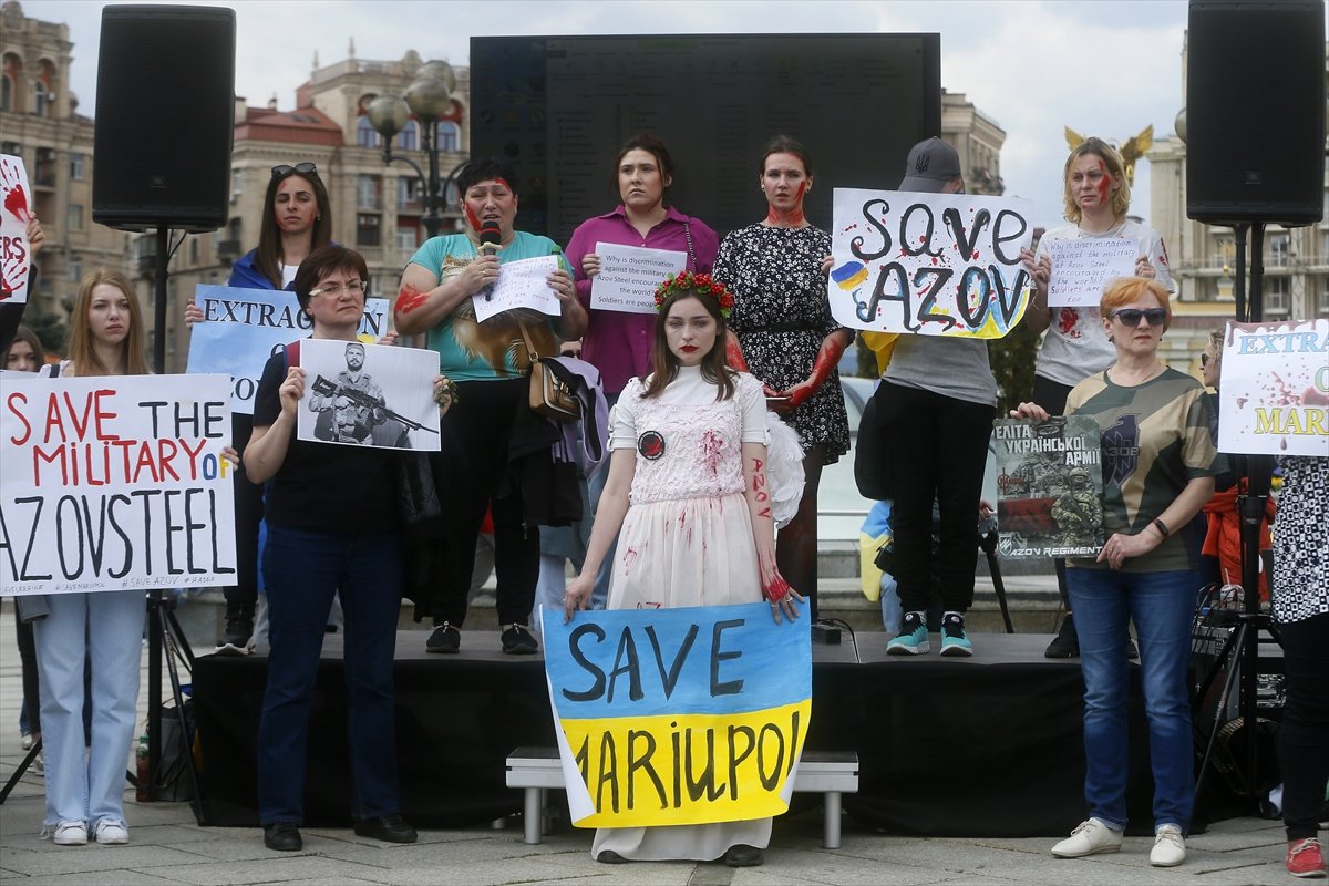 Ukraynalılar, Mariupol de mahsur kalan yakınları için protesto düzenledi #10