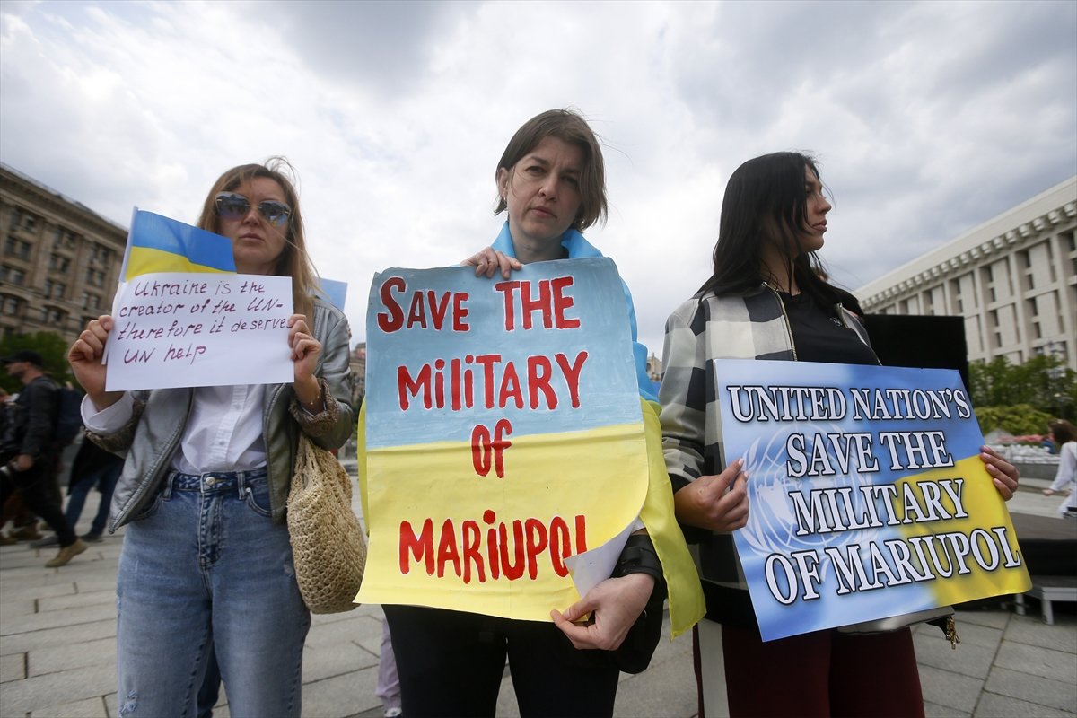 Ukraynalılar, Mariupol de mahsur kalan yakınları için protesto düzenledi #11