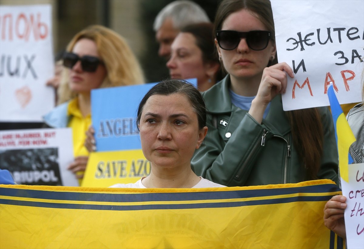 Ukraynalılar, Mariupol de mahsur kalan yakınları için protesto düzenledi #5