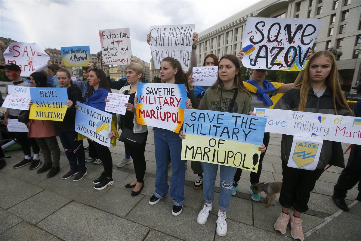 Ukrainians protest for their relatives trapped in Mariupol #4