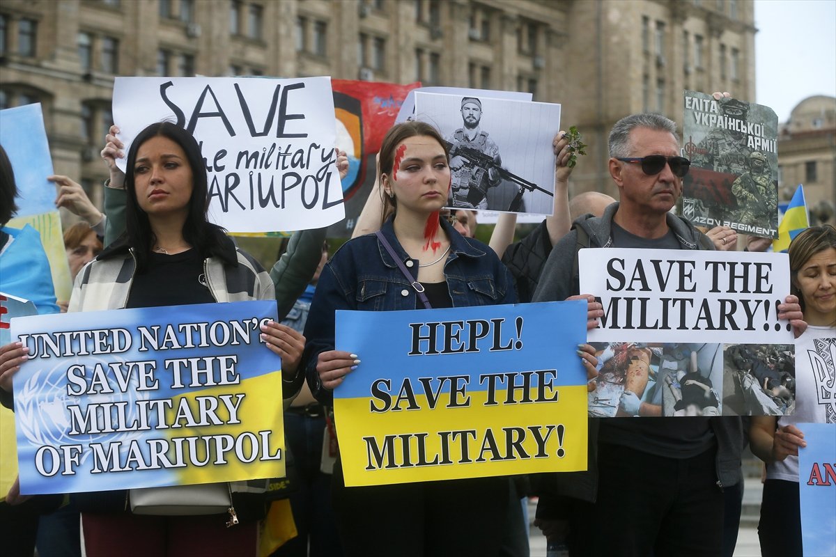 Ukrainians protest for their relatives trapped in Mariupol #6