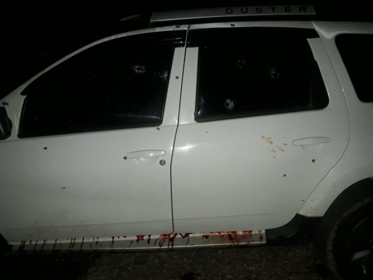 Diyarbakır da bir otomobile kurşun yağdırıldı: 3 ölü, 2 yaralı #1