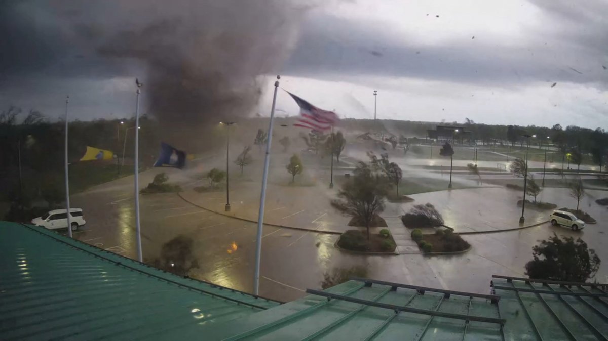 Tornado disaster in the USA: Thousands of homes were left without electricity #2