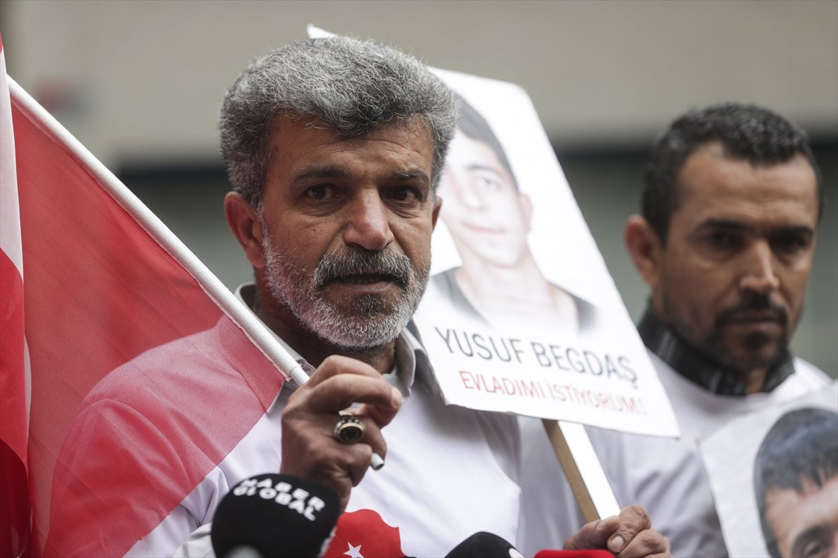 Ankara da HDP binası önünde siyah çelenk gerginliği #5