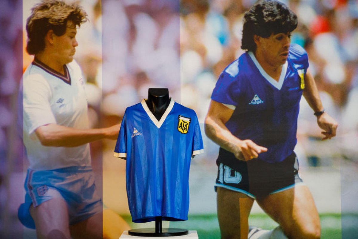 The shirt Maradona wore while scoring with his hand sold for £7.1m #3
