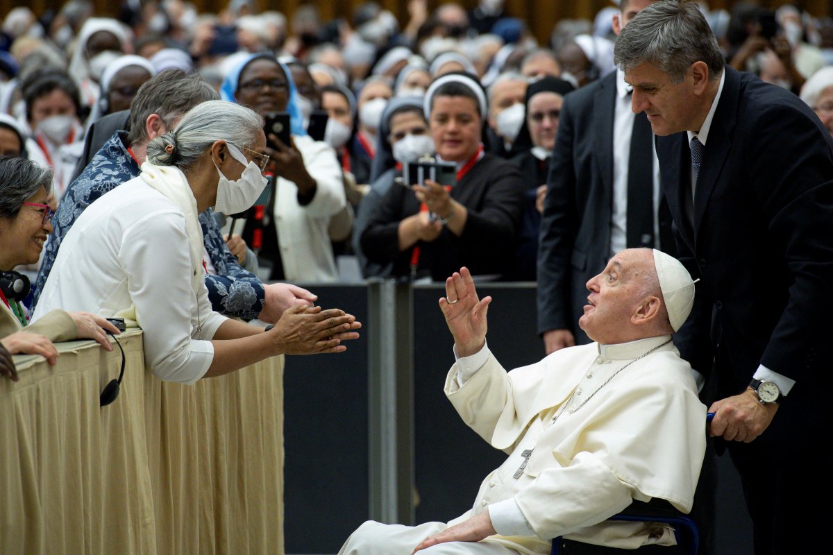 Papa Francis, tekerlekli sandalyede görüntülendi