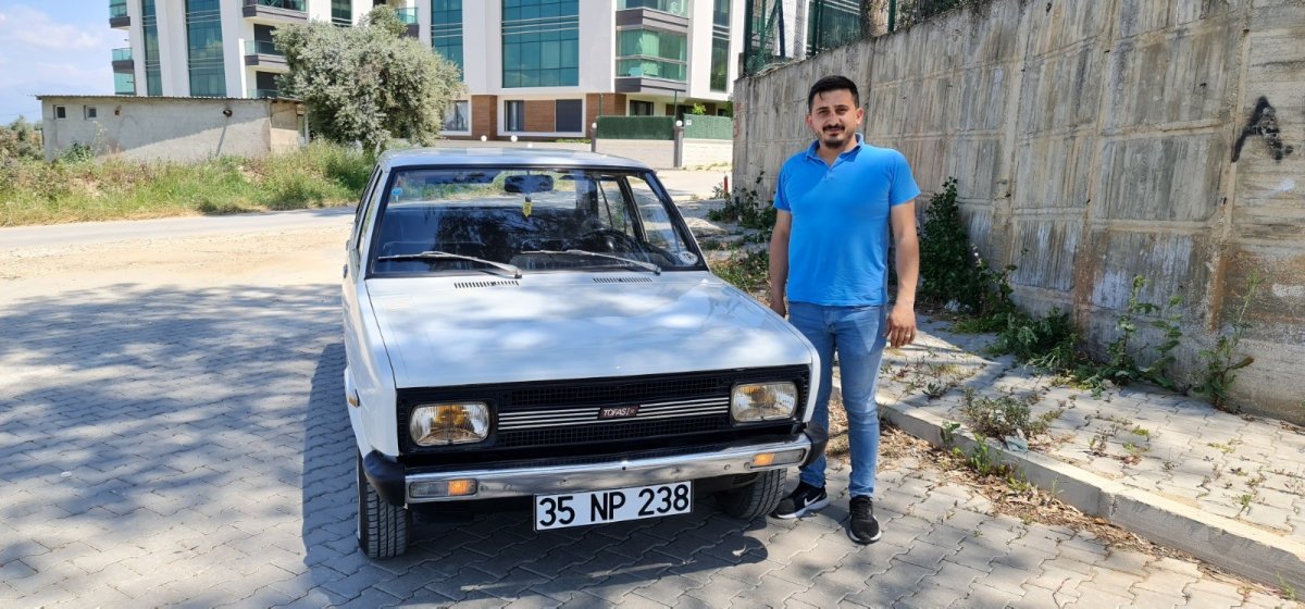İzmir de klasik otomobilini streç filmle koruyor #1