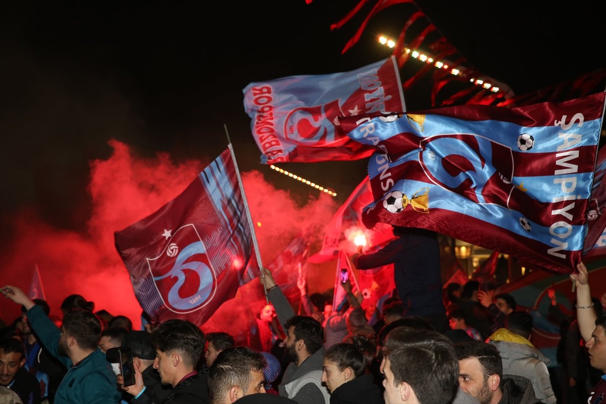 Süper Lig den 8 takım Trabzonspor u tebrik etmedi #2