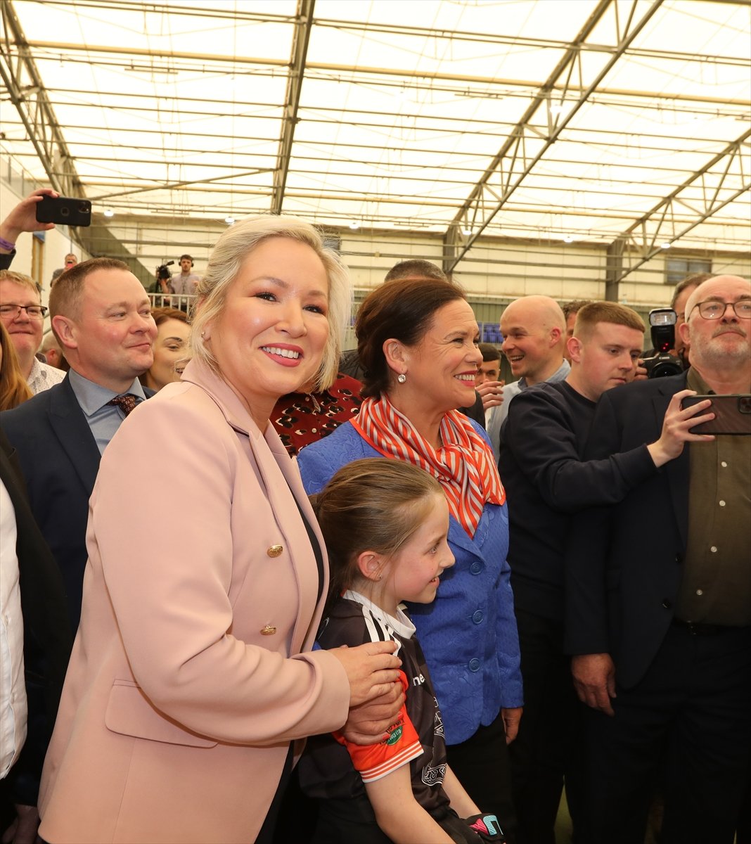 Kuzey İrlanda seçimlerini, bağımsızlık yanlısı Sinn Fein kazandı