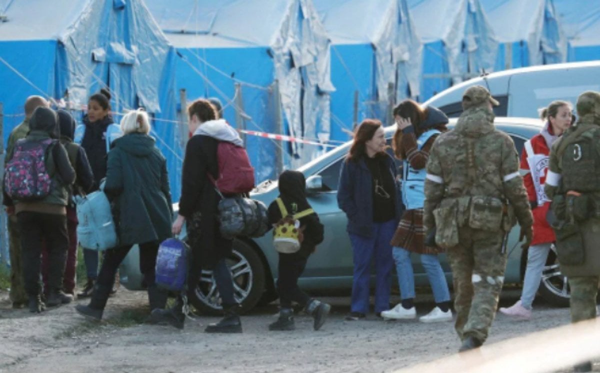 Ukraine: All women, children and elderly people in Mariupol evacuated #3