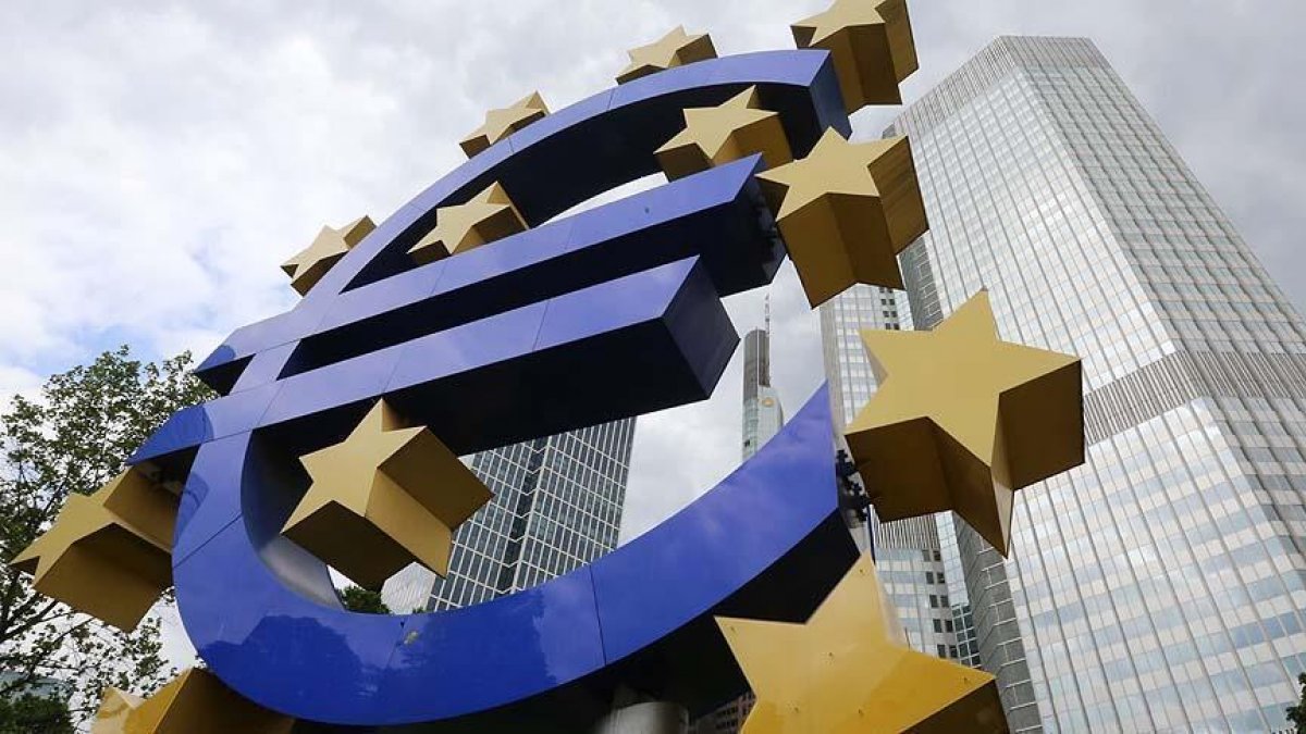 Euro Bölgesi'nde yatırımcı güveni, 23 ayın en düşük seviyesinde
