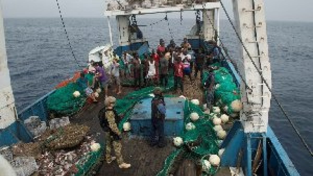 Fishing ship capsized in Ghana: 2 dead