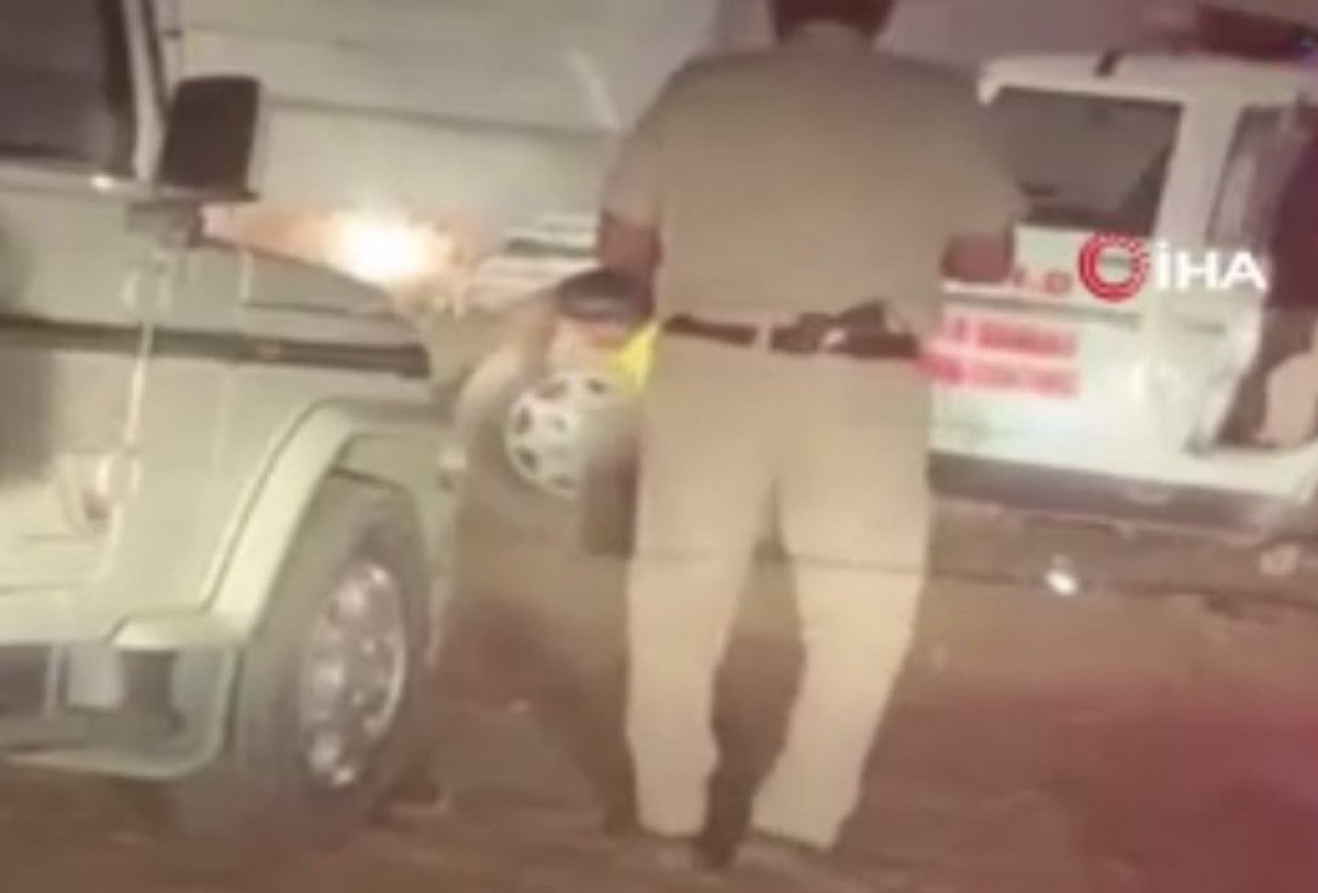Leopard attacked police in India #2