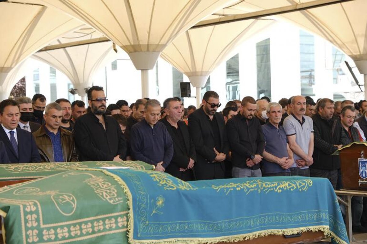 Ankara da bariyerlere 1 metre kala kaza yapan motosikletli çift kurtarılamadı #5