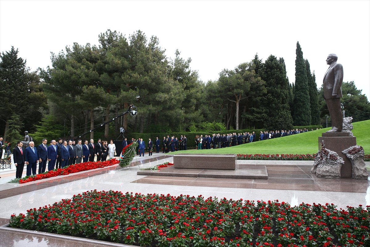 Haydar Aliyev, doğumunun 99'uncu yılında anıldı