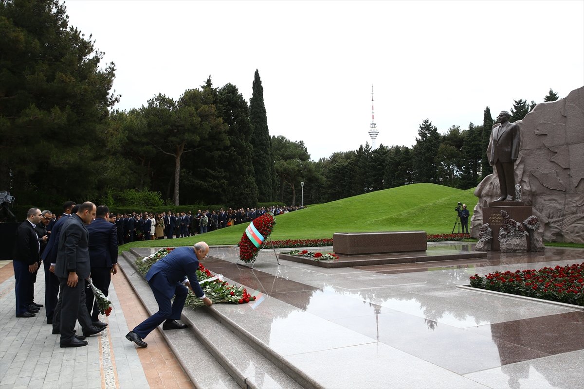 Haydar Aliyev, doğumunun 99'uncu yılında anıldı