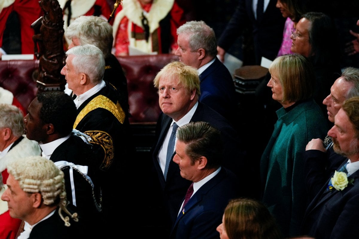 La reina Isabel no asistió a la ceremonia de apertura en el parlamento #15
