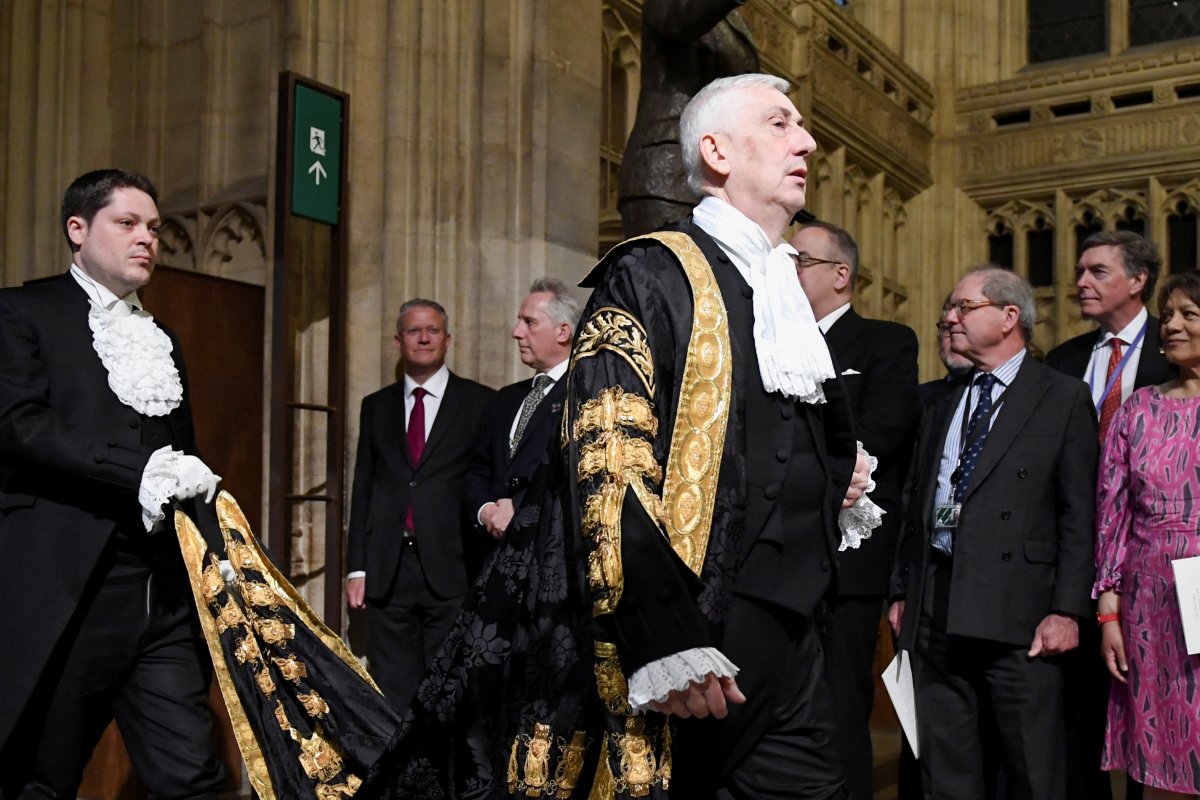 La reina Isabel no asistió a la ceremonia de apertura en el parlamento #7