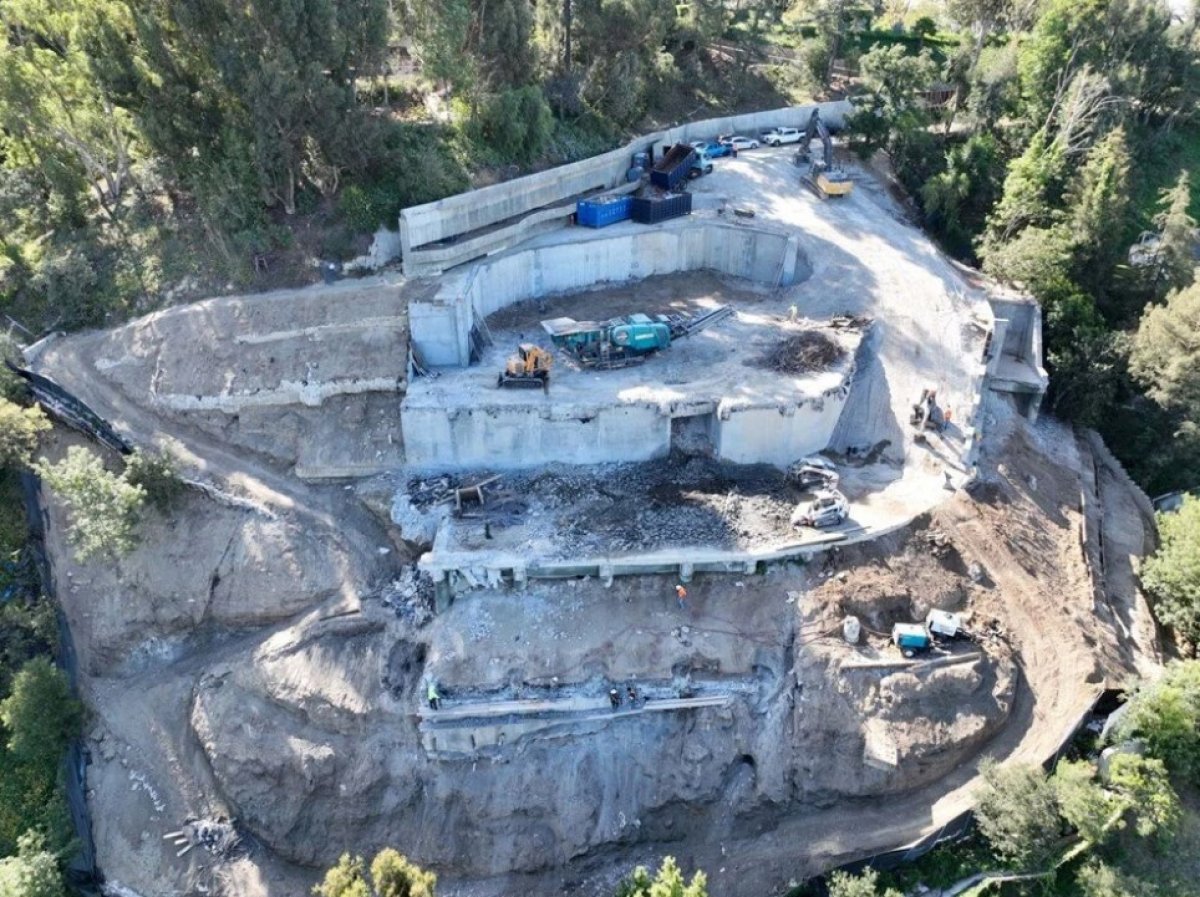 Destroyed Mohamed Hadid's house: $100 million damage #4