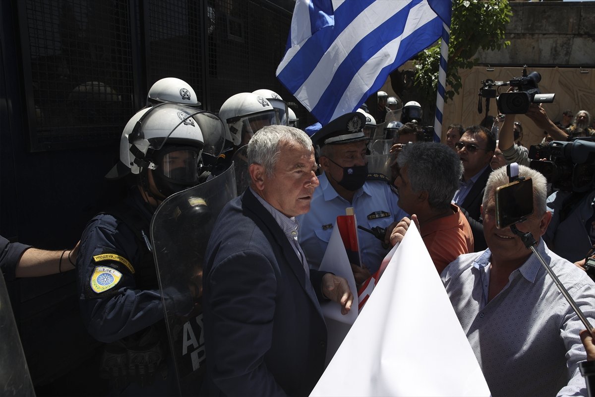 Health and public transport workers in Greece left their jobs #2