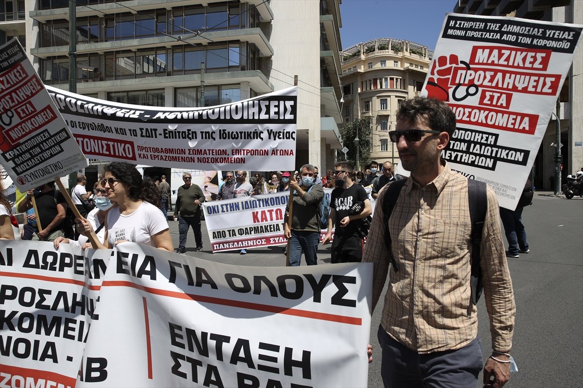 Yunanistan'da sağlık ve toplu taşıma çalışanları iş bıraktı