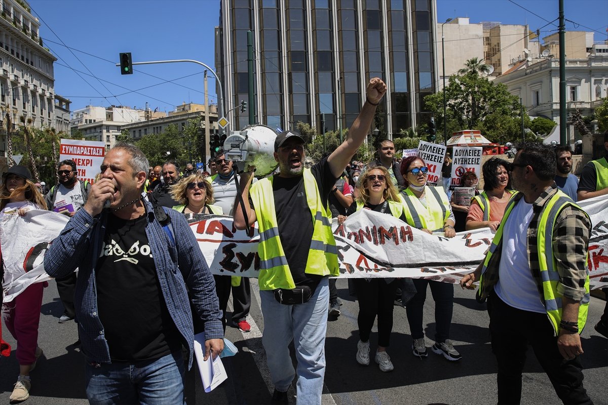 Health and public transport workers in Greece left their jobs #9