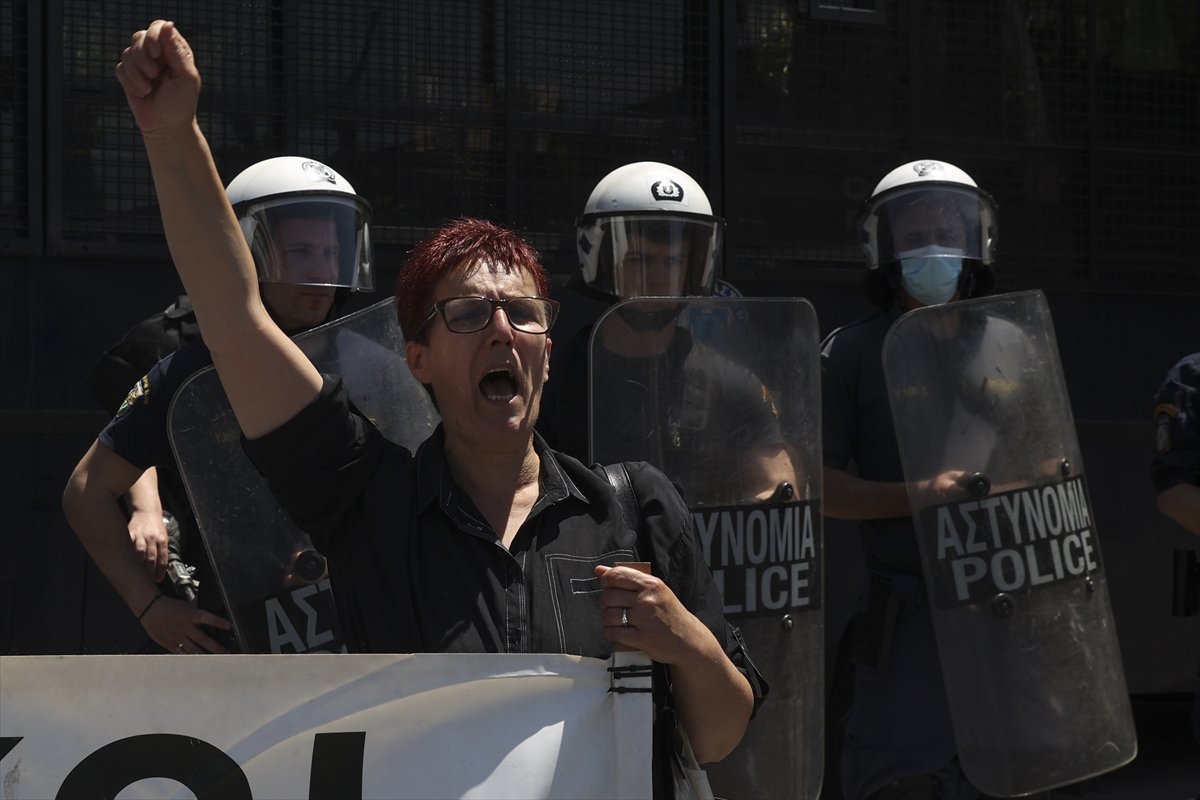 Health and public transport workers in Greece left their jobs #6