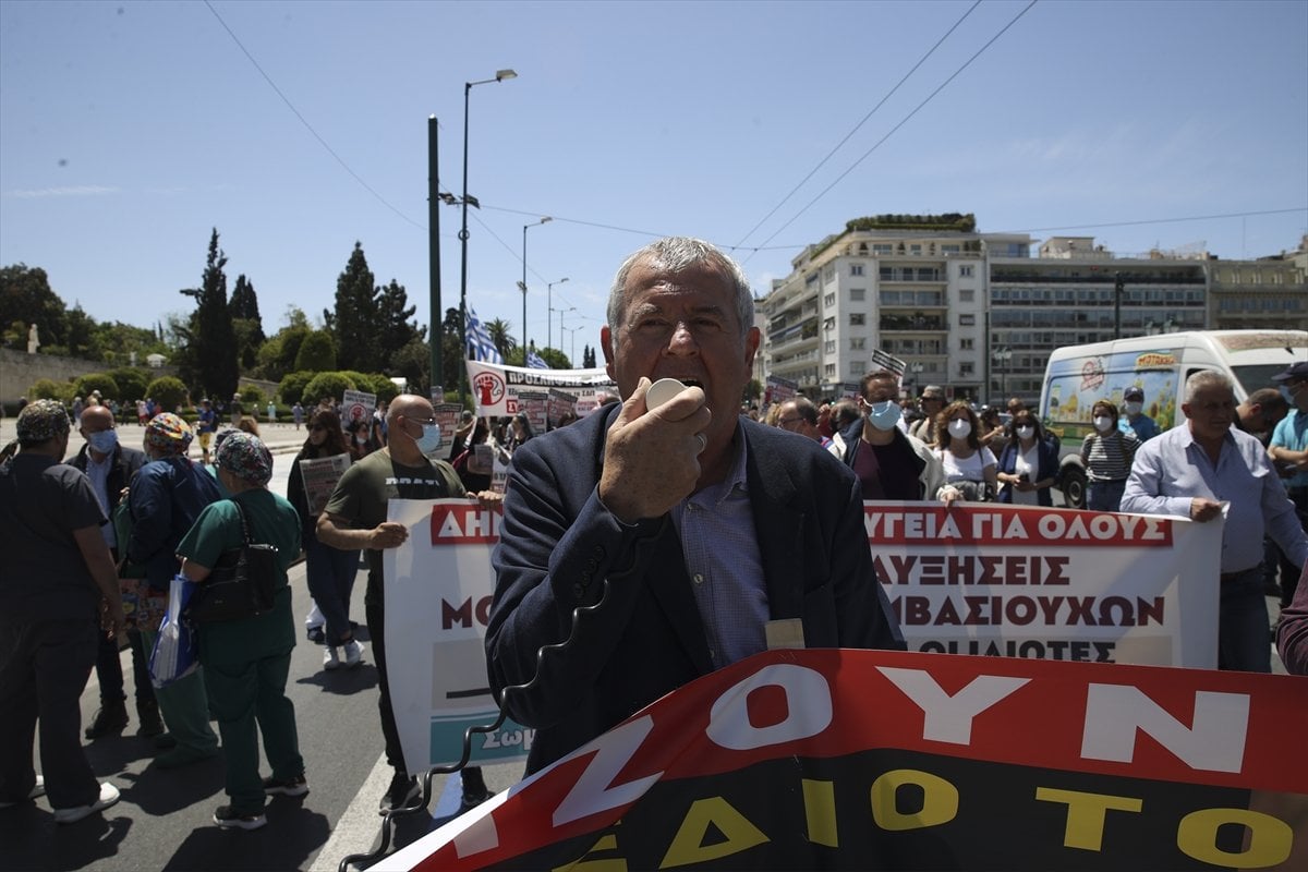 Health and public transport workers in Greece left their jobs #11
